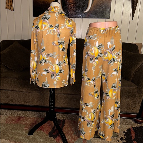 Neiman Marcus (Leslie J) •Medium • Brown/Yellow •Floral • 3 Piece •Blouse/Pants - Picture 12 of 16